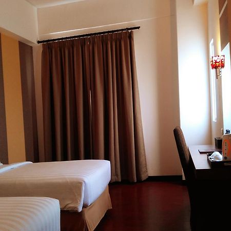 Grand Imawan Hotel Makassar Exterior photo