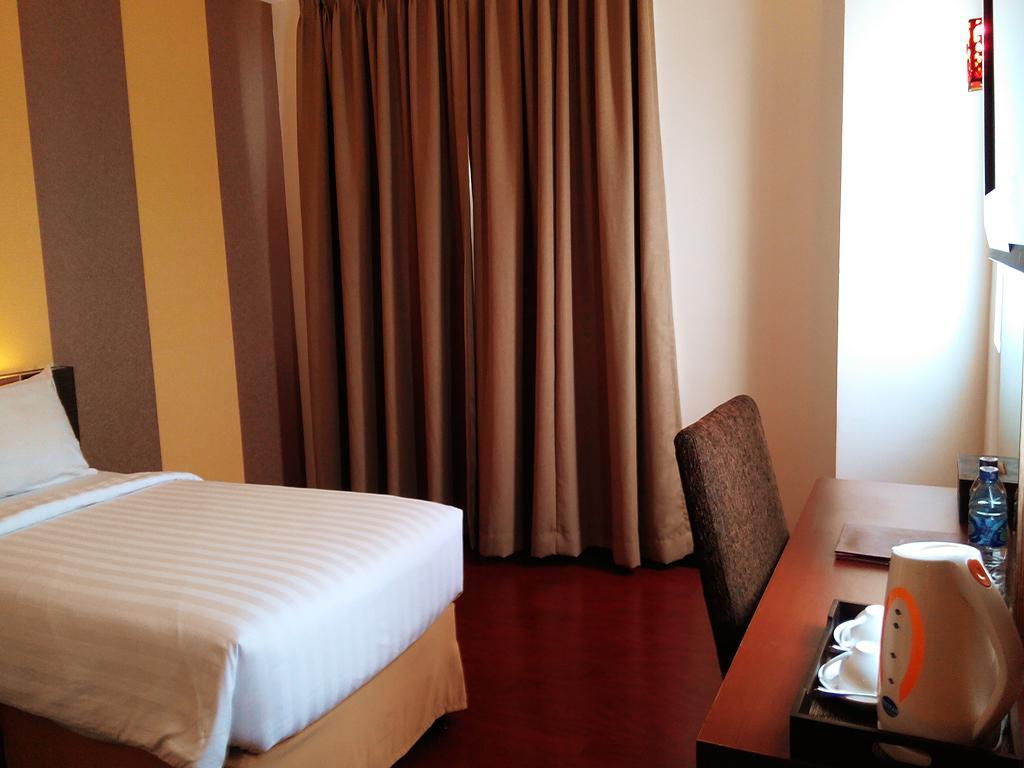 Grand Imawan Hotel Makassar Exterior photo